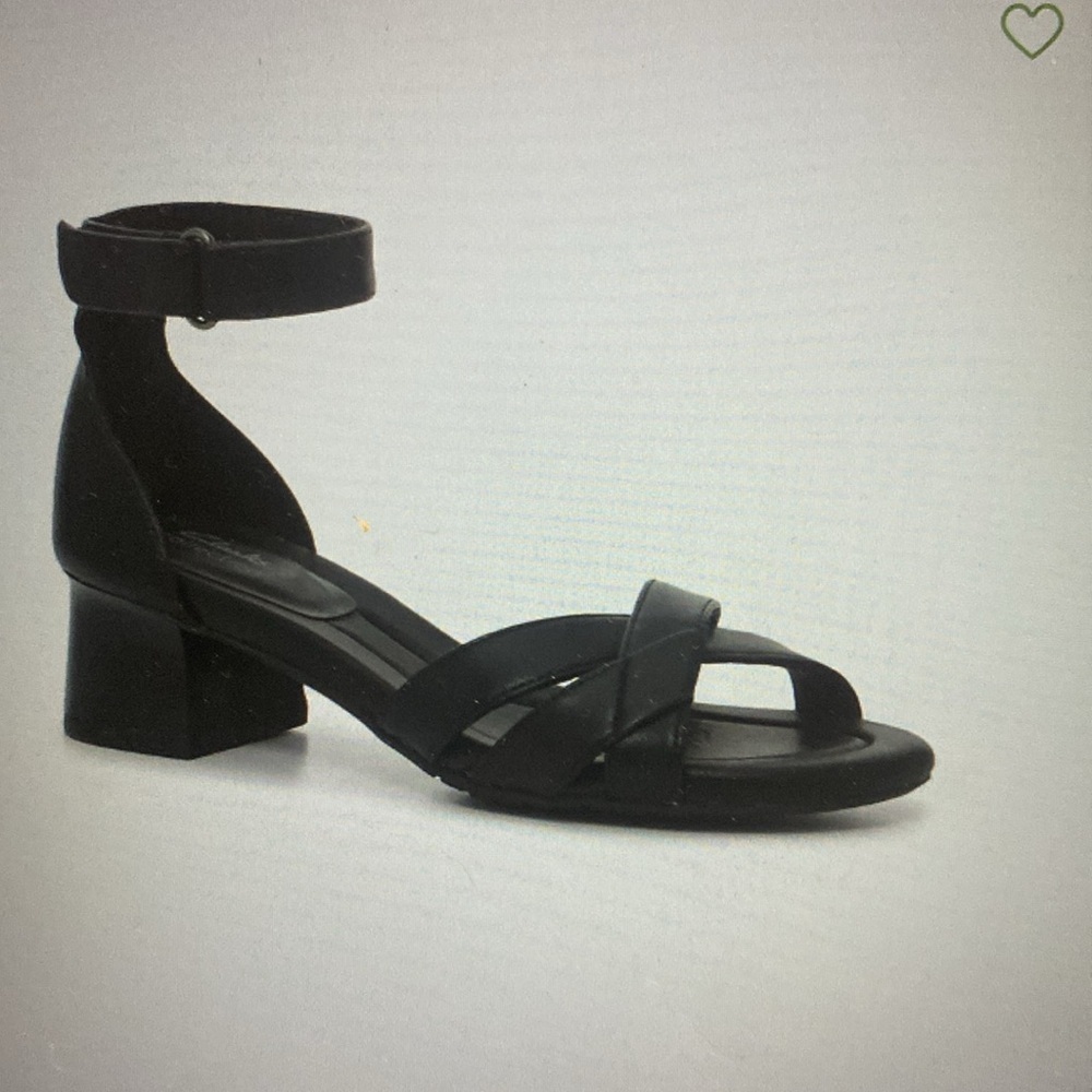 Clarks Desirae Sandal Size 8.5M